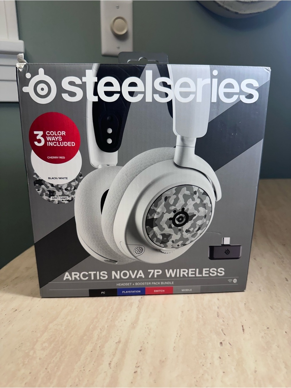 SteelSeries Arctis Nova 7P Wireless Gaming Headset Bluetooth Boom Mic White